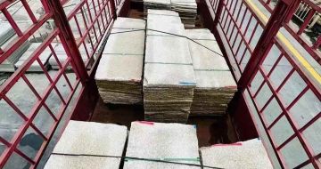 白山 黄金麻花岗岩荔枝面，光面毛板装车完成