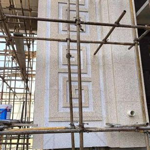 白山 黄金麻花岗岩别墅外墙干挂回纹造型效果