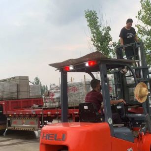 白山 黄金麻冰裂纹，地铺石装车