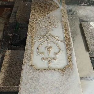 白山 黄金麻花岗岩异形加工雕刻栏杆大柱