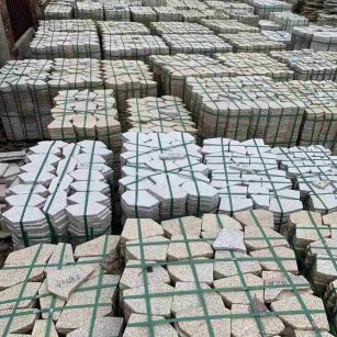 白山 黄金麻白麻花岗岩荔枝面地铺石(冰裂纹)