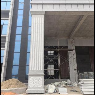 白山 芝麻白光面花岗岩门楼大柱（罗马柱）配雕花底座