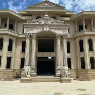 白山 黄金麻别墅外墙干挂，大柱，大象，蘑菇石，雕花板