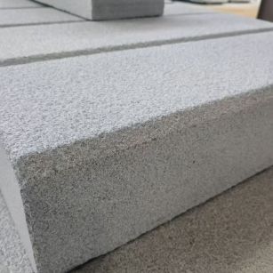 白山 芝麻灰荔枝面路沿石