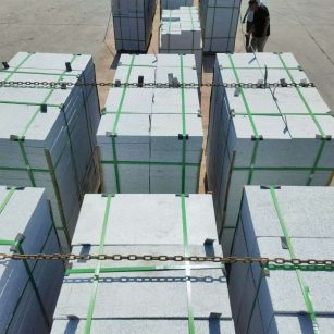 白山 芝麻白花岗岩5公分地铺石 花岗岩厂家工厂装车日常