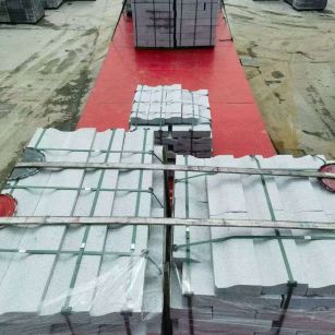 白山 芝麻白仿形加直形路沿石出货日常