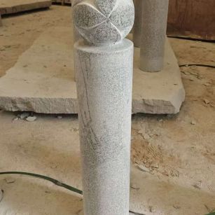 白山 芝麻白花岗岩石材挡车石柱、停车柱、圆柱挡车柱、方柱挡车柱等