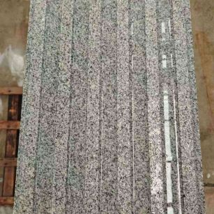 白山 芝麻白花岗岩荔枝面雕刻盲道，盲条