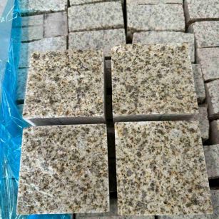 白山 黄金麻花岗岩自然面小方块，弹石，马蹄石等