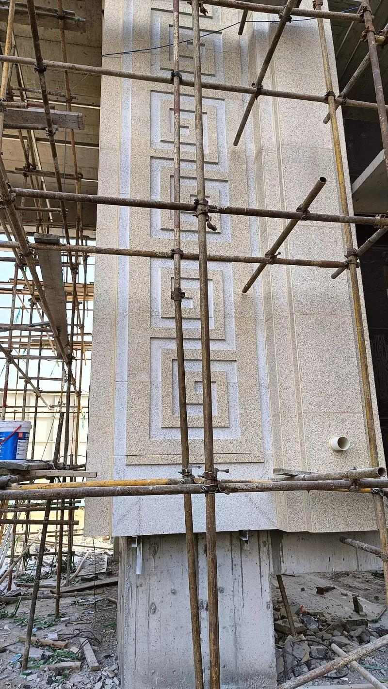 白山 黄金麻花岗岩别墅外墙干挂回纹造型效果