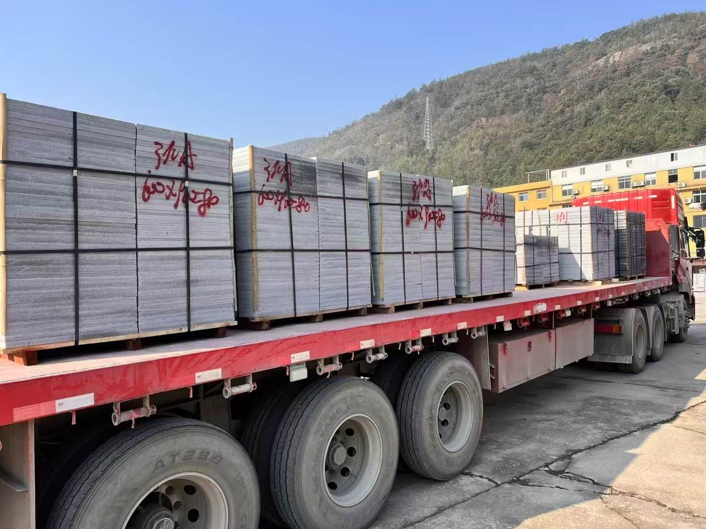 白山 芝麻灰地铺石出货日常