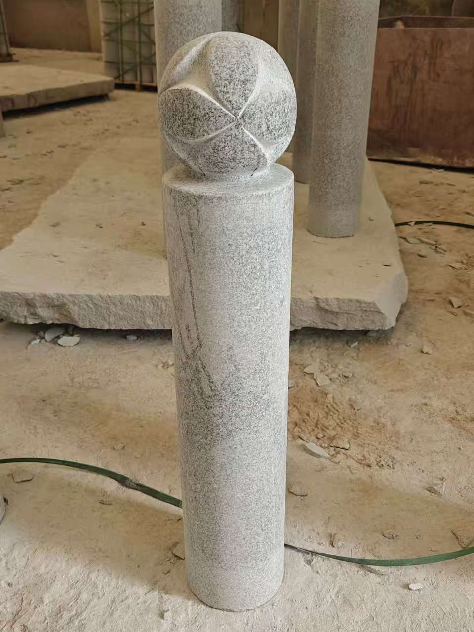 白山 芝麻白花岗岩石材挡车石柱、停车柱、圆柱挡车柱、方柱挡车柱等