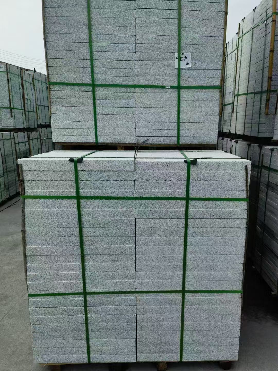 白山 芝麻白火烧，园林广场市政工程地铺石，1.8~5.0厚均有现货