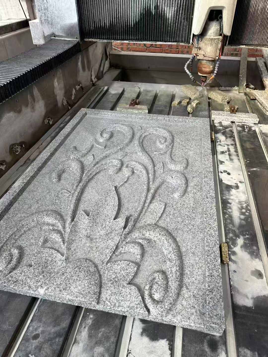 白山 白麻别墅干挂雕花板