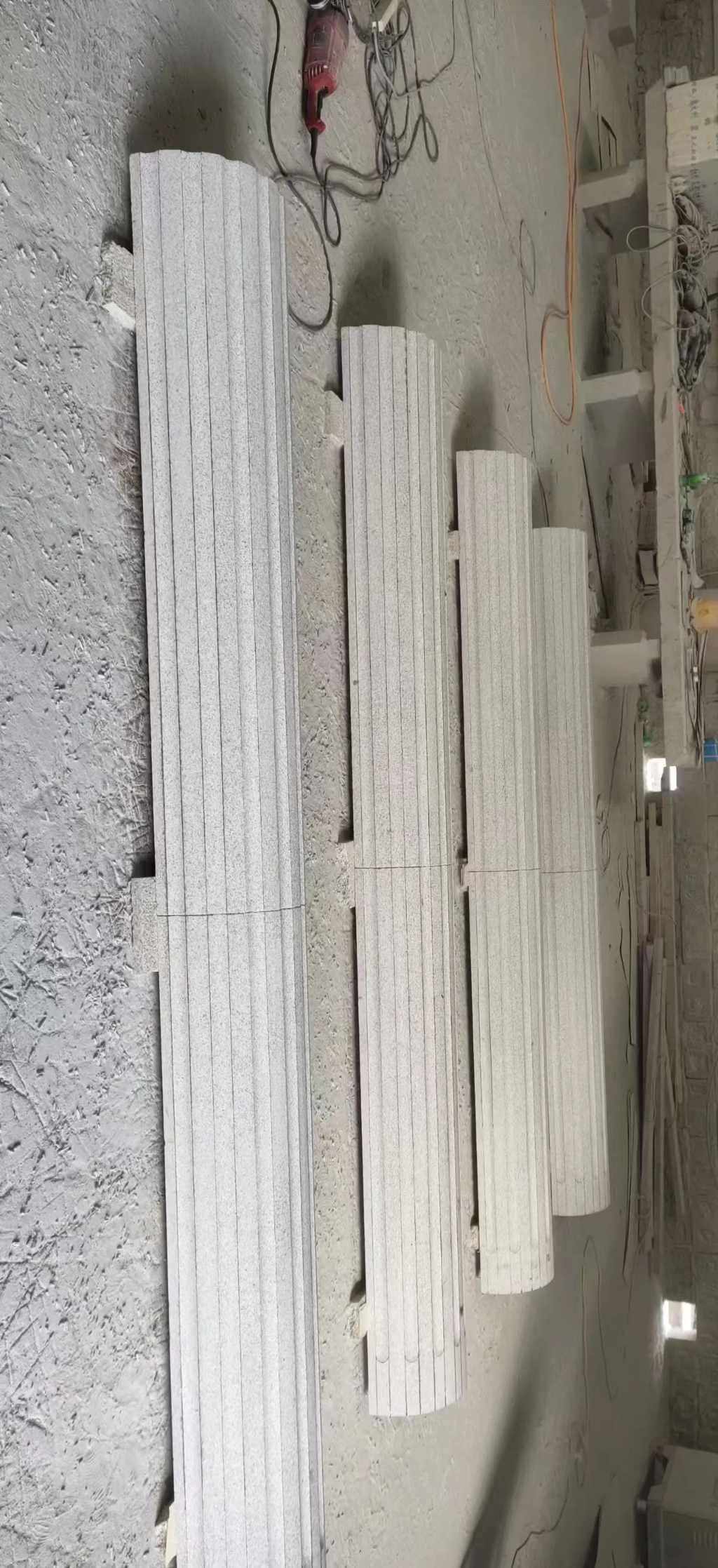 白山 花岗岩厂家带你看白麻花岗岩门楼大柱柱皮