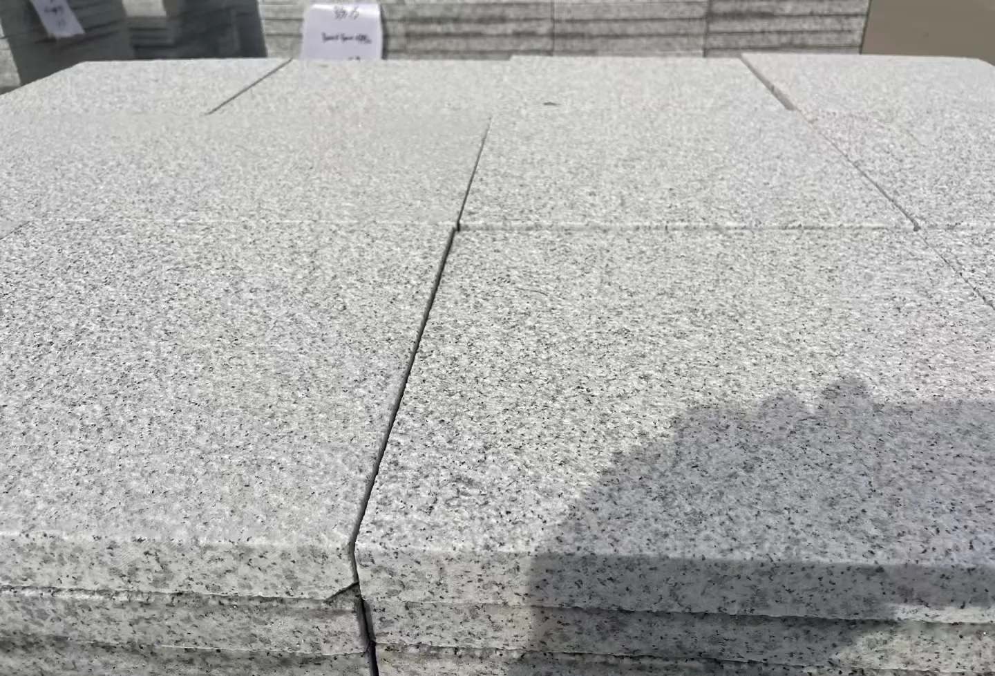 白山 白麻花岗岩石材推荐 荔枝面地铺石