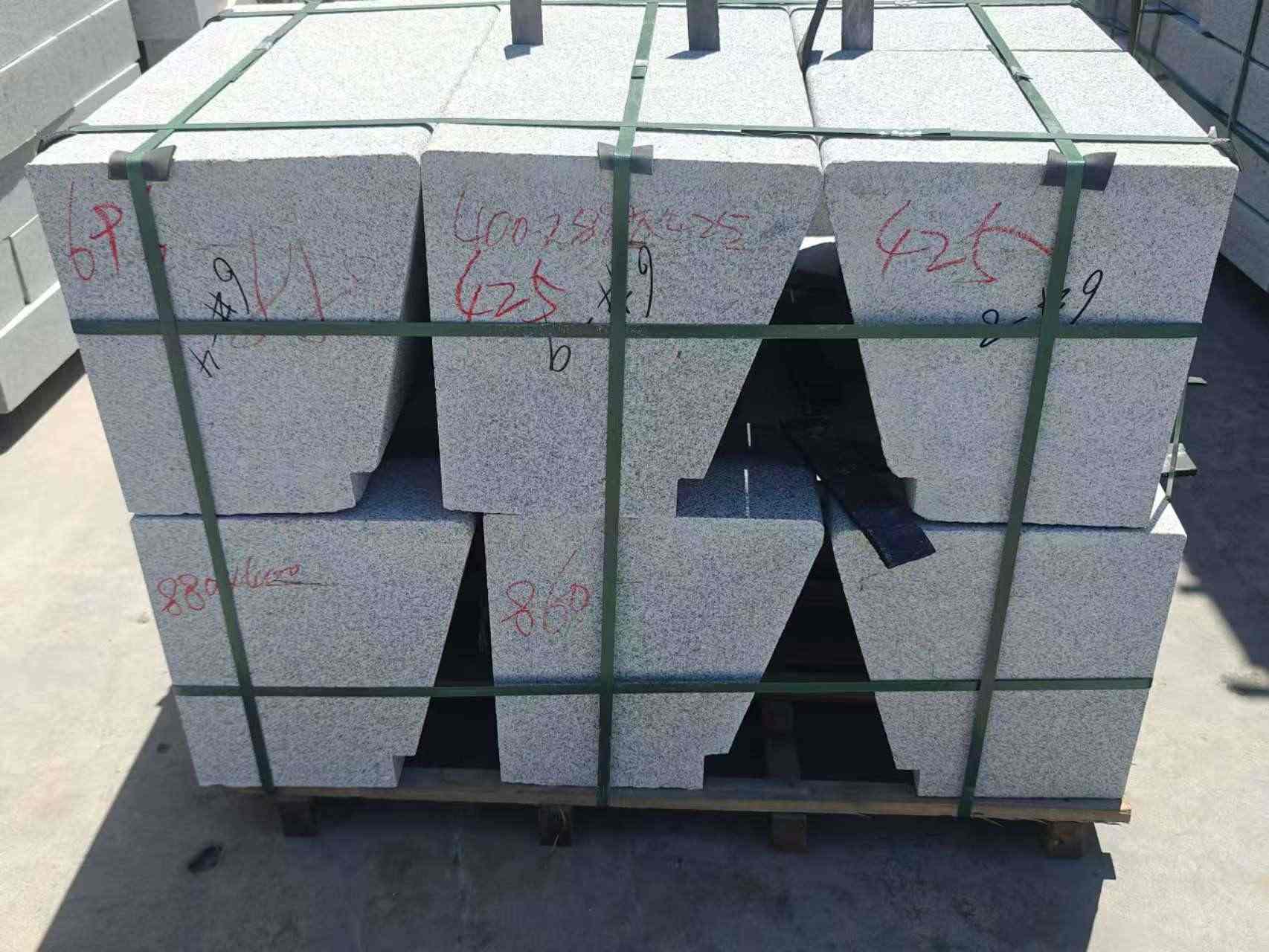 白山 芝麻白异形坐凳，石凳