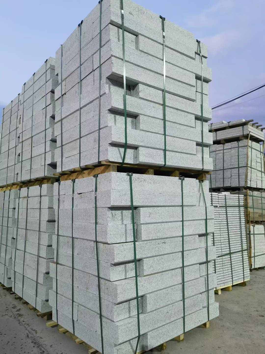 白山 芝麻白花岗岩路沿石，路缘石，路肩石，道牙，立缘石，马路牙子，街沿石，侧石等