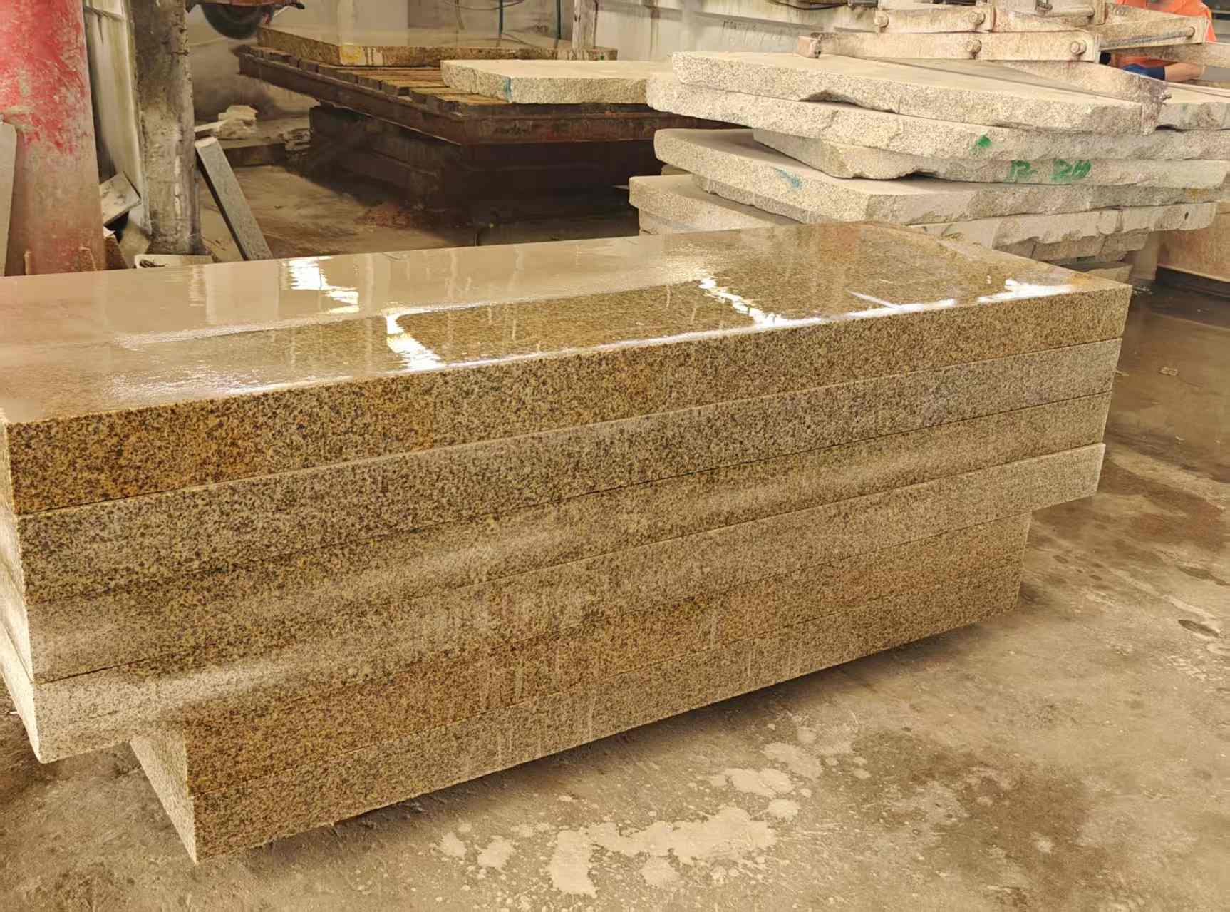 白山 黄金麻栏杆料半成品加工中