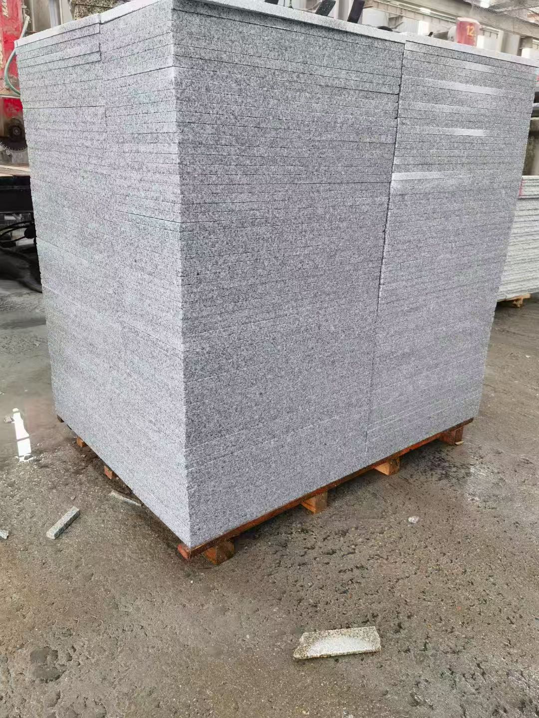 白山 芝麻白火烧面1.8厚300*600地铺石，尺寸标准，厚薄均匀