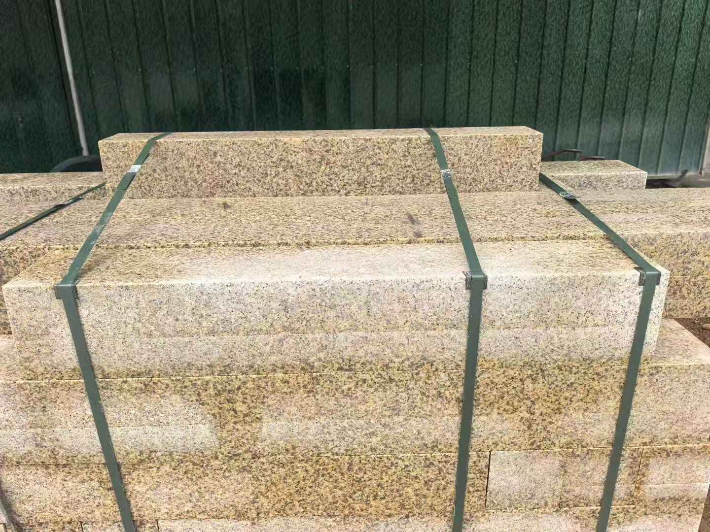 白山 黄金麻花岗岩石材机切面栏杆料半成品