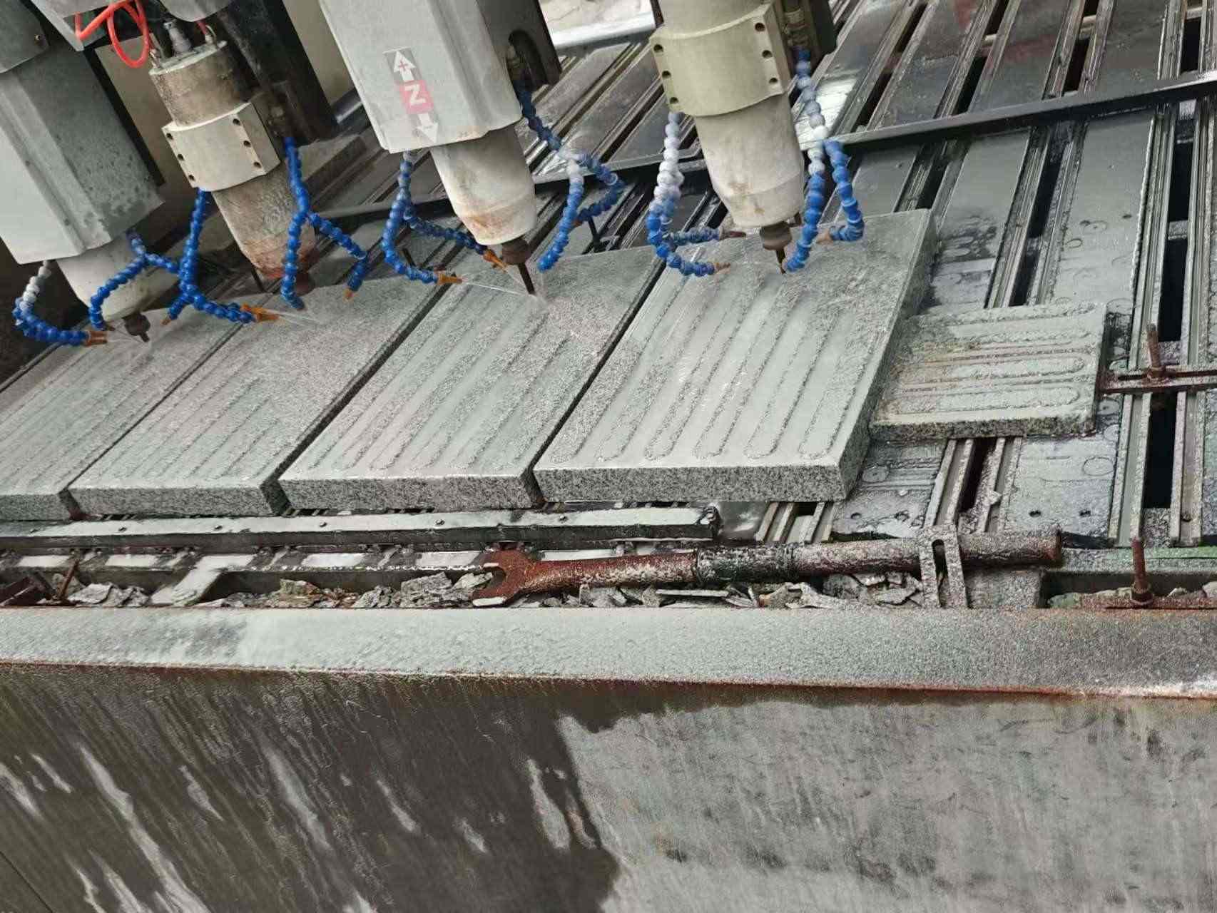 白山 芝麻白花岗岩荔枝面盲道雕刻