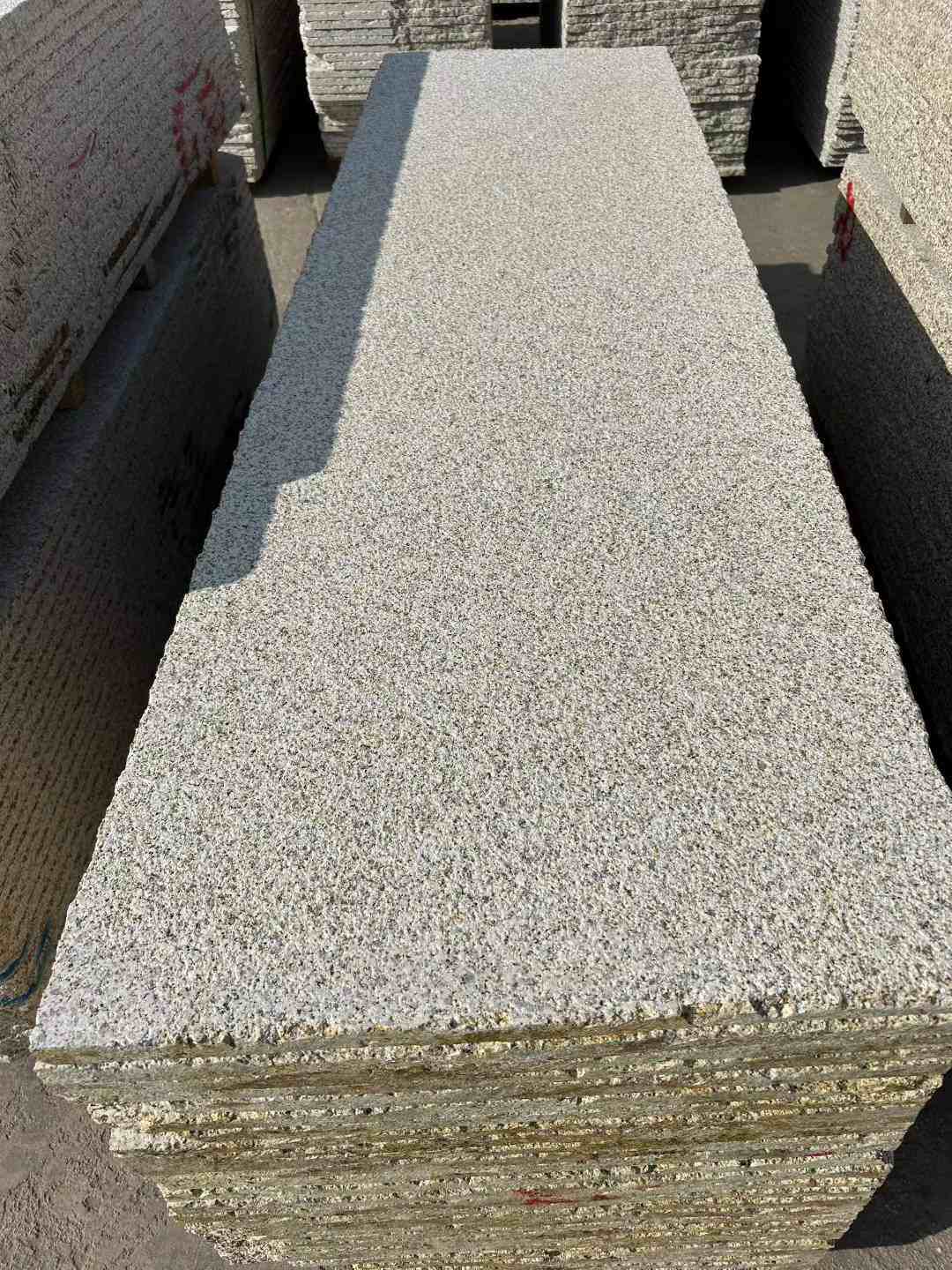 白山 黄金麻花岗岩荔枝面毛板，半成品