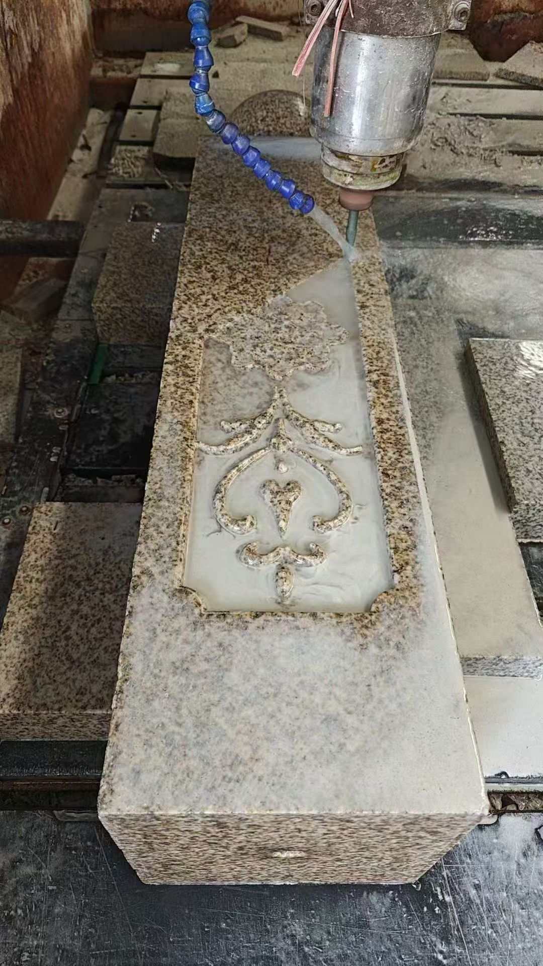 白山 黄金麻花岗岩异形加工雕刻栏杆大柱