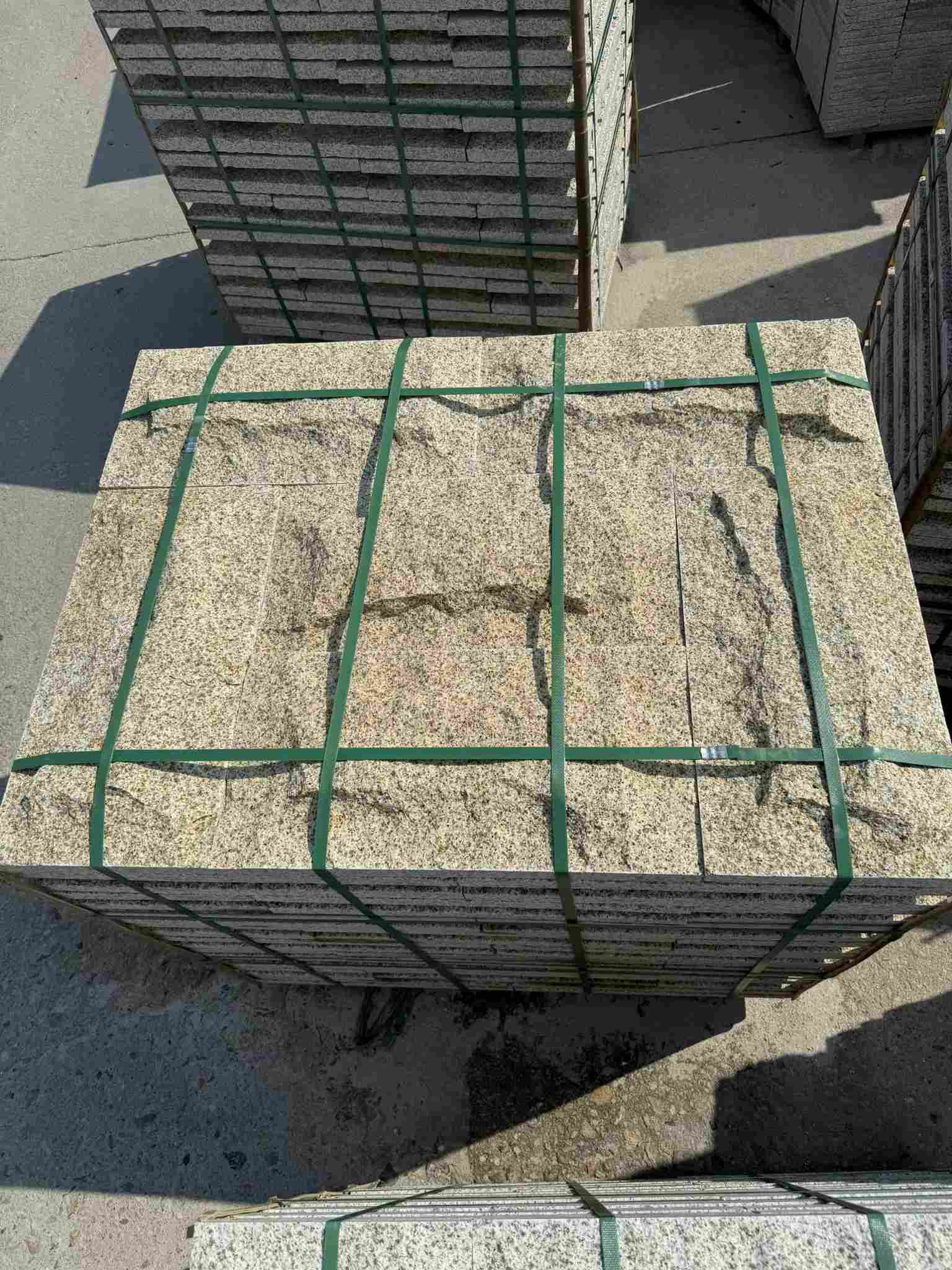 白山 黄金麻花岗岩石材自然面蘑菇石成品