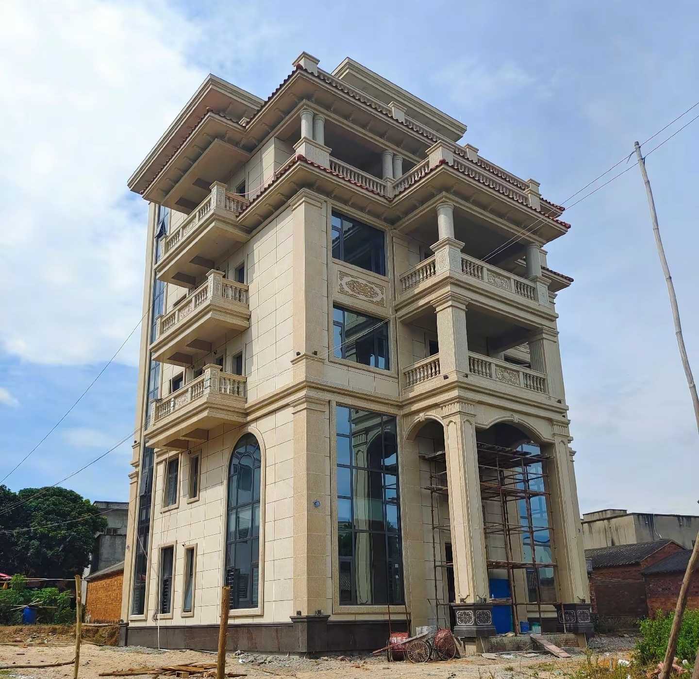 白山 黄金麻花岗岩石材别墅外墙干挂搭配（雕花栏杆花瓶柱门楼罗马柱）