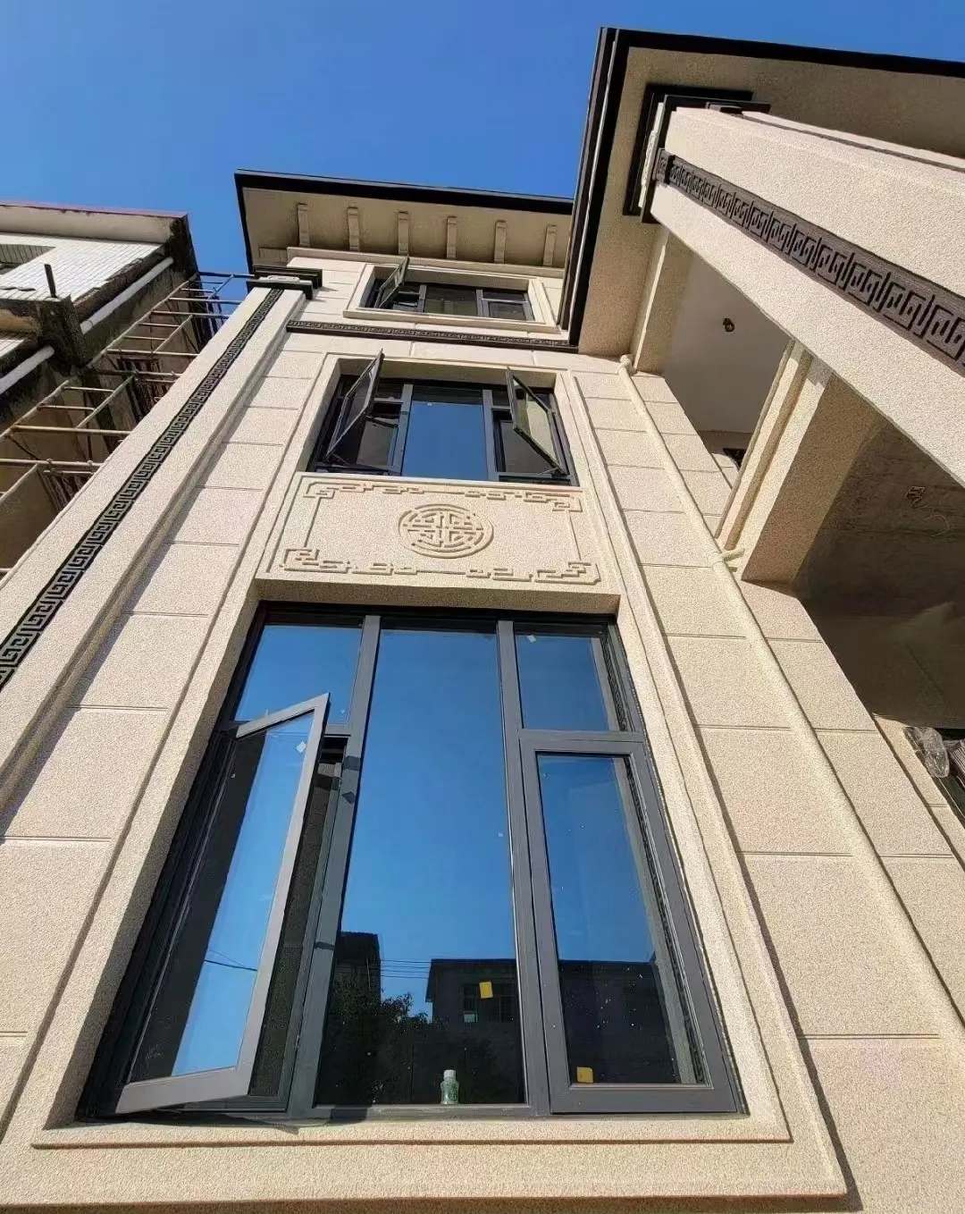 白山 黄金麻荔枝面别墅外墙干挂效果展示