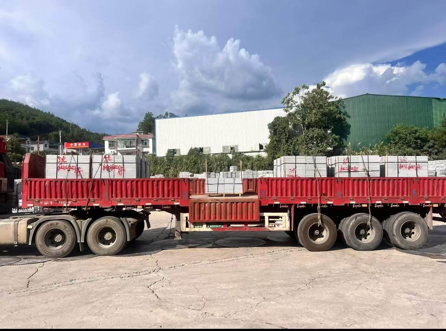 白山 芝麻灰花岗岩地铺石出货日常