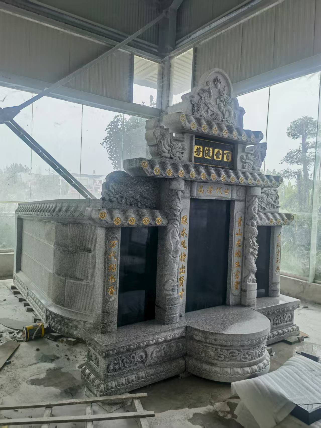 白山 芝麻白墓碑效果展示图